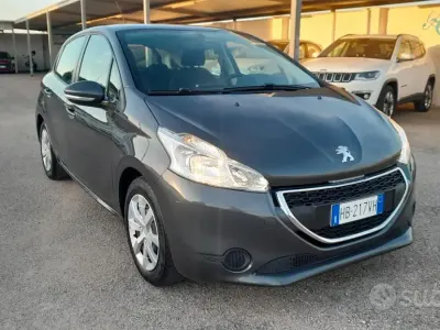 Usata Peugeot 208 Active 68 CV (50 kW) 2013 Grigio Utilitaria