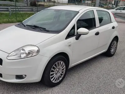 Usata Fiat Grande Punto 75 CV (55 kW) 2011 Bianco Utilitaria