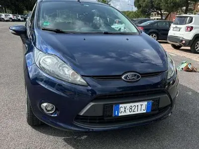 Usata Ford Fiesta Titanium 82 CV (60 kW) 2012 Blu/azzurro Berlina