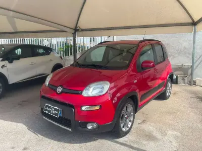 Usata Fiat Panda Lounge 86 CV (63 kW) 2014 Rosso Utilitaria