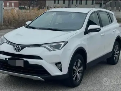 Usata Toyota RAV4 143 CV (105 kW) 2016 Bianco SUV