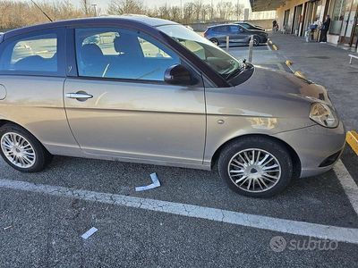 Usata Lancia Ypsilon 60 CV (44 kW) 2011 Grigio Utilitaria