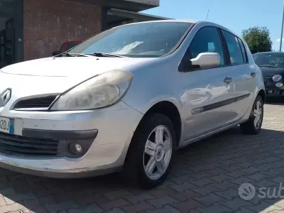 Usata Renault Clio II Rip Curl 75 CV (55 kW) 2009 Grigio Berlina
