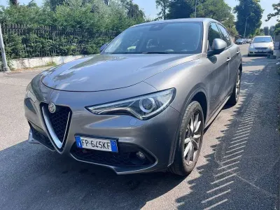 Usata Alfa Romeo Stelvio Executive 179 CV (131 kW) 2018 Argento SUV
