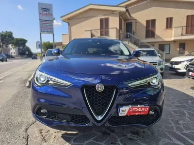Second-hand Alfa Romeo Stelvio Business 179 CP (131 kW) 2018 Albastru SUV