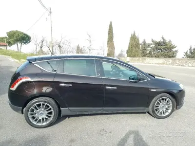 Usata Lancia Delta 120 CV (88 kW) 2012 Nero Utilitaria