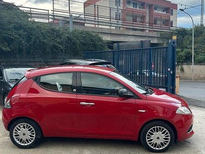 Usata Lancia Ypsilon 69 CV (50 kW) 2016 Rosso Utilitaria