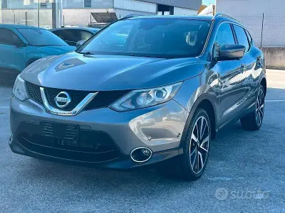 Usata Nissan Qashqai Tekna 131 CV (96 kW) 2016 Grigio SUV