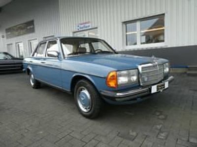 Usata Mercedes 200 60 CV (44 kW) 1983 Blu Berlina