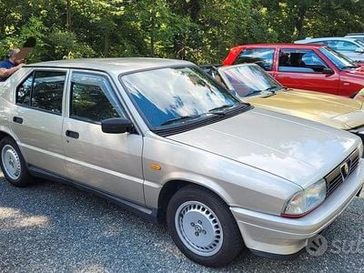 Usata Alfa Romeo 33 Quadrifoglio Verde 114 CV (83 kW) 1988 Grigio Berlina