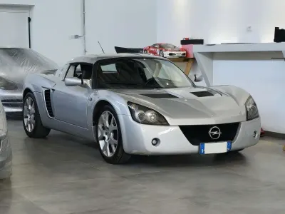 Usata Opel Speedster 200 CV (147 kW) 2003 Argento Cabrio