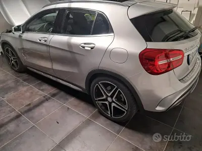 Usata Mercedes GLA200 Premium 136 CV (100 kW) 2015 Grigio SUV