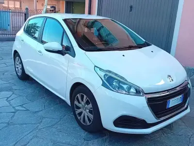 Usata Peugeot 208 82 CV (60 kW) 2016 Bianco Utilitaria