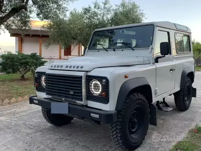 Usata Land Rover Defender 122 CV (89 kW) 2007 Bianco Station wagon