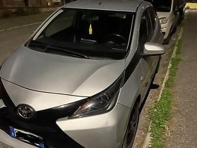 Usata Toyota Aygo 69 CV (50 kW) 2016 Grigio Utilitaria