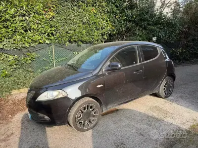 Usata Lancia Ypsilon 95 CV (69 kW) 2015 Nero Utilitaria
