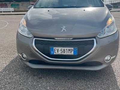 Usata Peugeot 208 68 CV (50 kW) 2014 Grigio Utilitaria