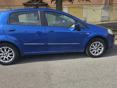 Usata Fiat Punto Evo Active 75 CV (55 kW) 2009 Bluazzurro Utilitaria