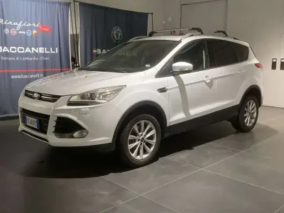 Gebraucht Ford Kuga Titanium 140 PS (102 kW) 2015 Weiß SUV