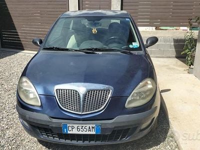 Usata Lancia Ypsilon 70 CV (51 kW) 2005 Blu Utilitaria