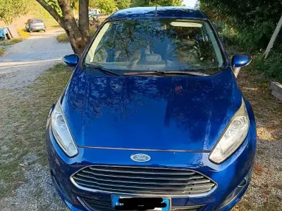 Usata Ford Fiesta 75 CV (55 kW) 2014 Bluazzurro Utilitaria