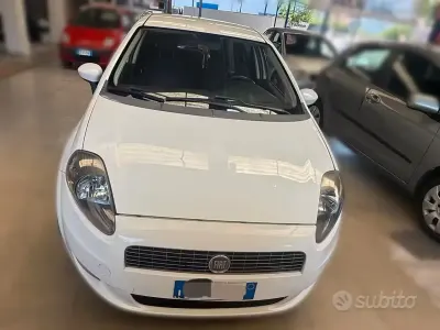 Usata Fiat Grande Punto Dynamic 75 CV (55 kW) 2008 Bianco Utilitaria
