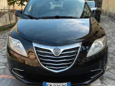 Usata Lancia Ypsilon 95 CV (69 kW) 2012 Nero Utilitaria