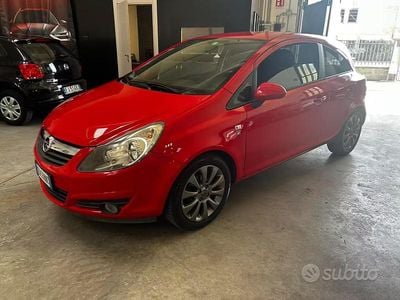 Usata Opel Corsa 80 CV (58 kW) 2010 Rosso Utilitaria