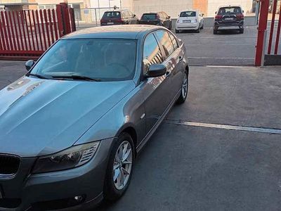 Usata BMW 318 143 CV (105 kW) 2010 Grigio Berlina