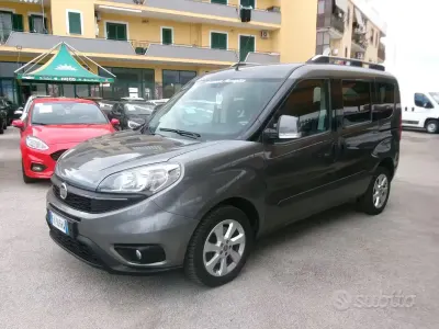 Usata Fiat Doblò Lounge 95 CV (69 kW) 2015 Grigio Monovolume