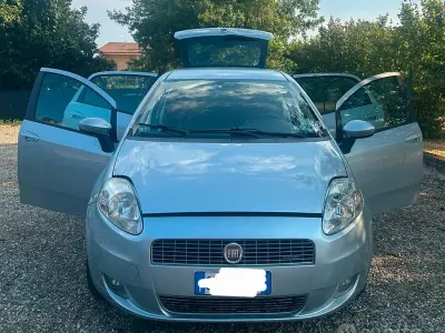 Usata Fiat Grande Punto 75 CV (55 kW) 2006 Grigio Utilitaria