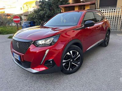 Usata Peugeot 2008 Allure 110 CV (80 kW) 2022 Rosso rubino perlato SUV