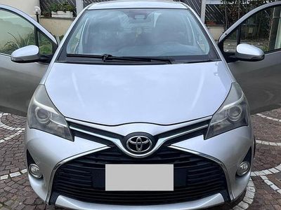 Usata Toyota Yaris 90 CV (66 kW) 2016 Grigio Berlina
