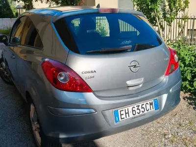 Usata Opel Corsa Edition 75 CV (55 kW) 2011 Grigio Utilitaria