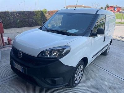 Usata Fiat Doblò 90 CV (66 kW) 2021 Bianco Monovolume