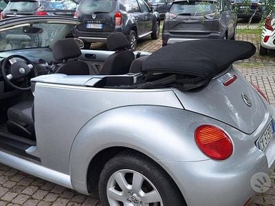 Usata VW New Beetle 105 CV (77 kW) 2005 Grigio Utilitaria