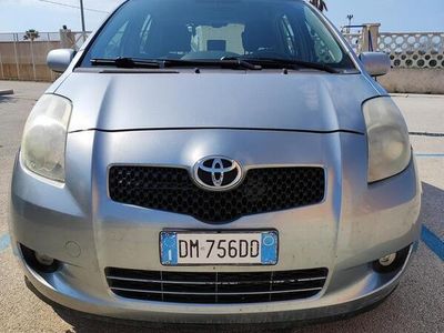 usata Toyota Yaris navy 1.4 Diesel 2008