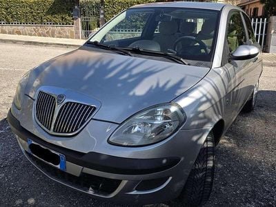 Usata Lancia Ypsilon 69 CV (50 kW) 2005 Argento Utilitaria