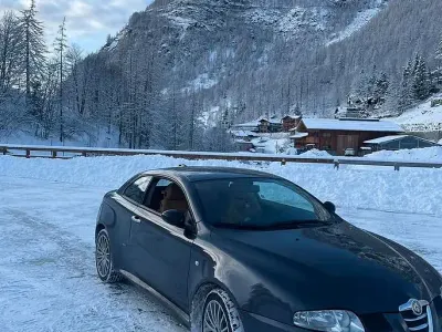 Begagnad Alfa Romeo GT 150 HK (110 kW) 2006 Grå Sportkupé