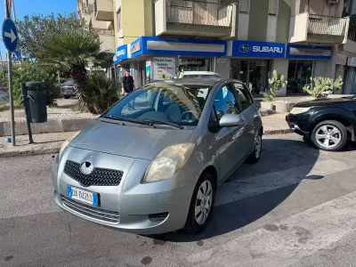 Usata Toyota Yaris 87 CV (63 kW) 2006 Grigio Berlina