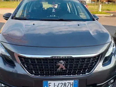 Usata Peugeot 2008 Active 92 CV (67 kW) 2017 Marrone SUV