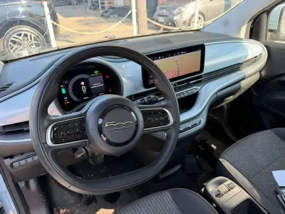 Usata Fiat 500e La Prima 42 kW (58 CV) 2020 Blu/azzurro Utilitaria
