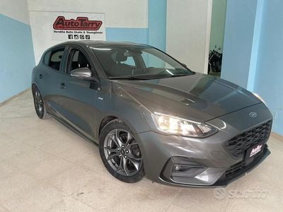 Begagnad Ford Focus ST-Line 120 HK (88 kW) 2018 Grå Sedan