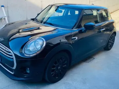 Usata Mini ONE 75 CV (55 kW) 2019 Nero Utilitaria