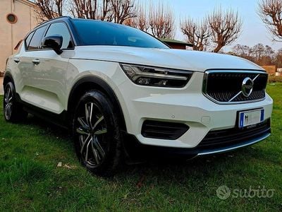 Usata Volvo XC40 Momentum 129 CV (94 kW) 2020 Bianco SUV