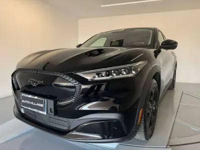 Usata Ford Mustang Mach-E Standard Range 100 kW (136 CV) 2023 Absolute black SUV