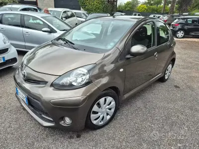 Begagnad Toyota Aygo Connect Style 68 HK (50 kW) 2013 Brun Halvkombi