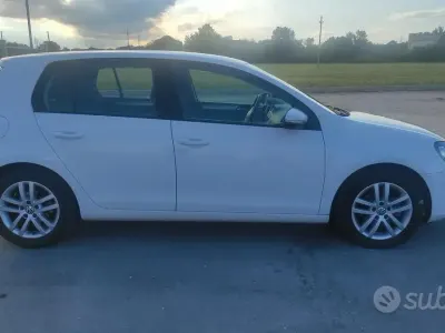 Usata VW Golf VI Highline 105 CV (77 kW) 2010 Bianco Utilitaria
