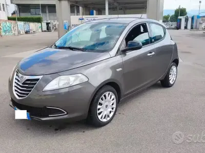 Usata Lancia Ypsilon 69 CV (50 kW) 2012 Grigio Utilitaria