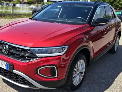 Usata VW T-Roc Style 116 CV (85 kW) 2023 Rosso SUV
